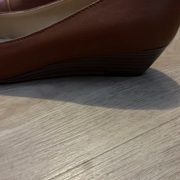 Shoes - Picture 4 of 9